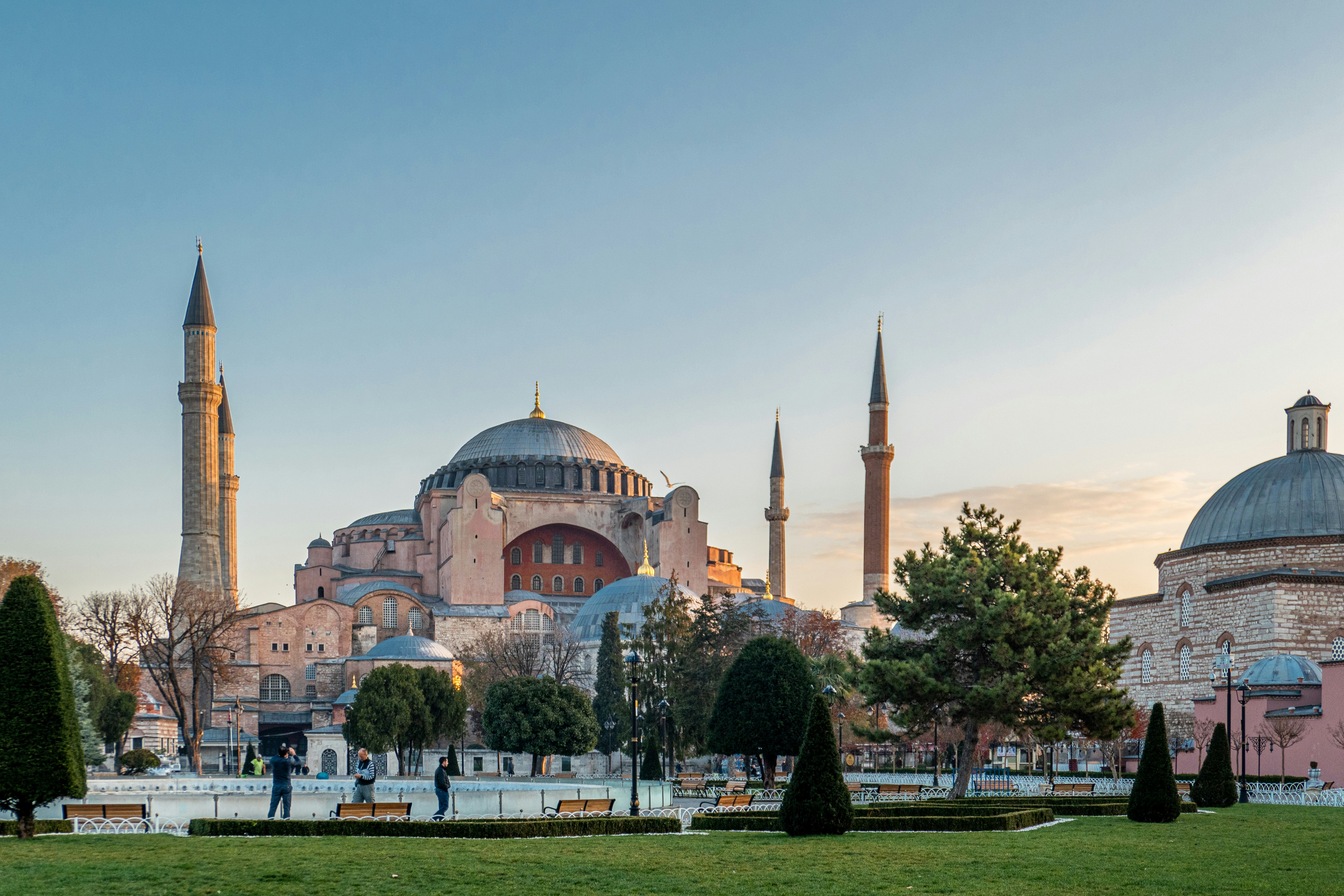 Full Day Istanbul Ottoman Relics & Byzantium Tour with Topkapi Palace, Hagia Sophia, Blue Mosque, Hippodrome, Obelisk, Sultanahmet & Grand Bazaar