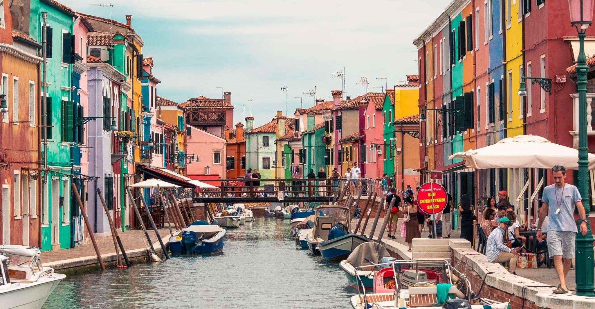 Murano & Burano: Boat Tour with Guide & Glass Factory Visit