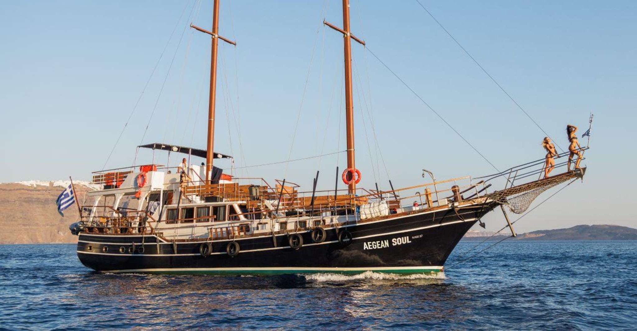 Santorini: Volcanic Islands Cruise with Hot Springs Visit